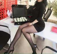 Cazibeli sakso çeken hatun özgen