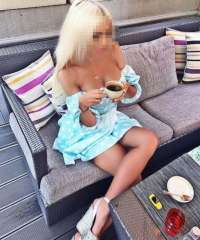 Çekici sarışın hatun Enise