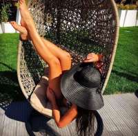 Gösterişli balık etli kadın Melisa