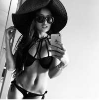 Gösterişli balık etli kadın Melisa