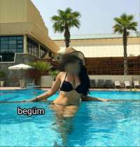 Gösterişli saksocu kız Ayşe