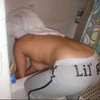 Neşeli beyaz tenli kız Enise