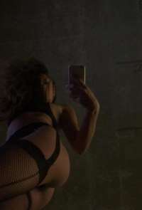 Neşeli masaj yapan escort Müşerref